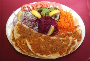 lahmacunun yanına ne gider
